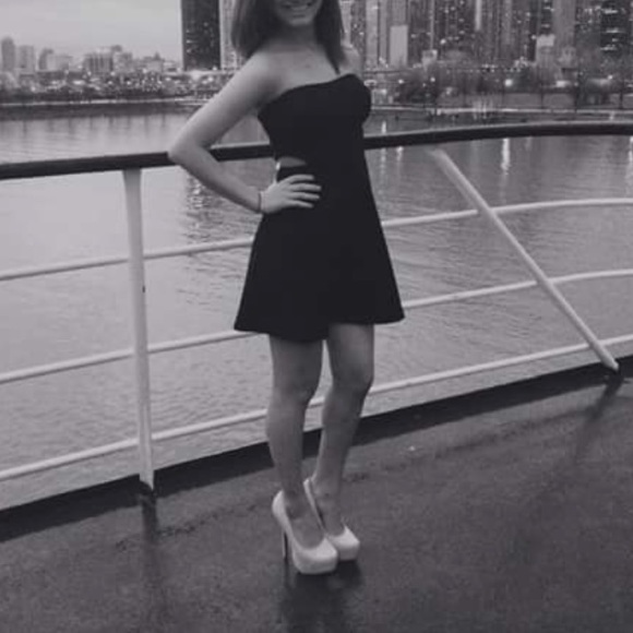 Forever 21 Dresses & Skirts - FOREVER 21 STRAPLESS CUTOUT DRESS
